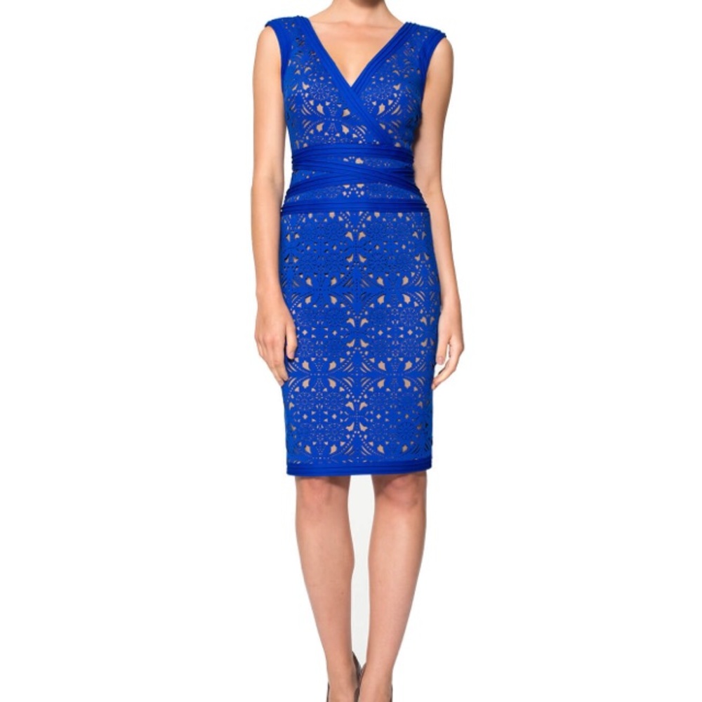 Tadashi Shoji LASER-CUT NEOPRENE V-NECK DRESS Med